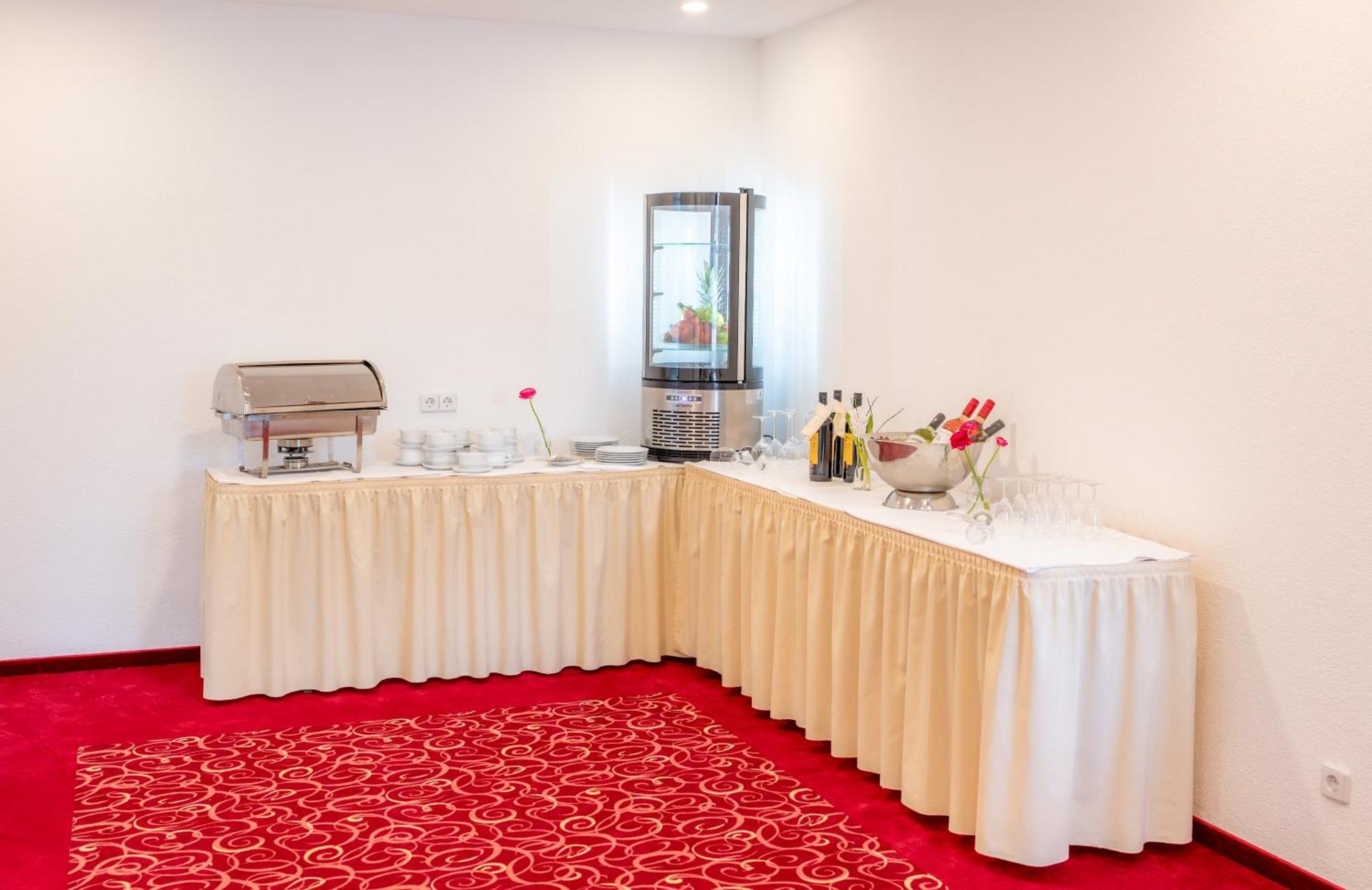 Aara Hotel Радеберг Екстер'єр фото