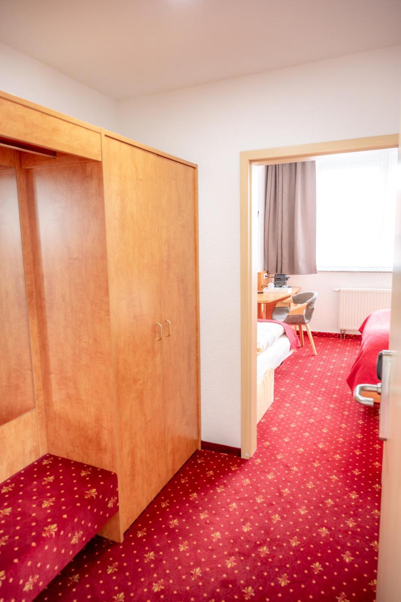 Aara Hotel Радеберг Екстер'єр фото