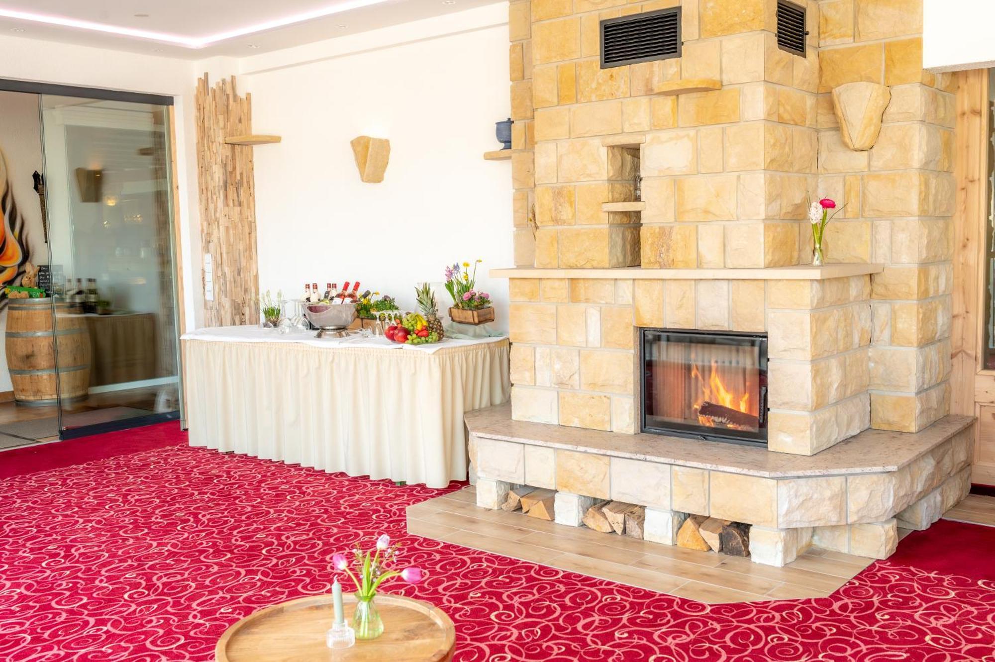 Aara Hotel Радеберг Екстер'єр фото